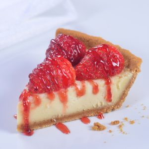 Tarta con frutos rojos y un glaseado permisón