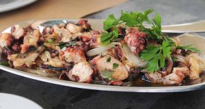 Pulpo encebollado
